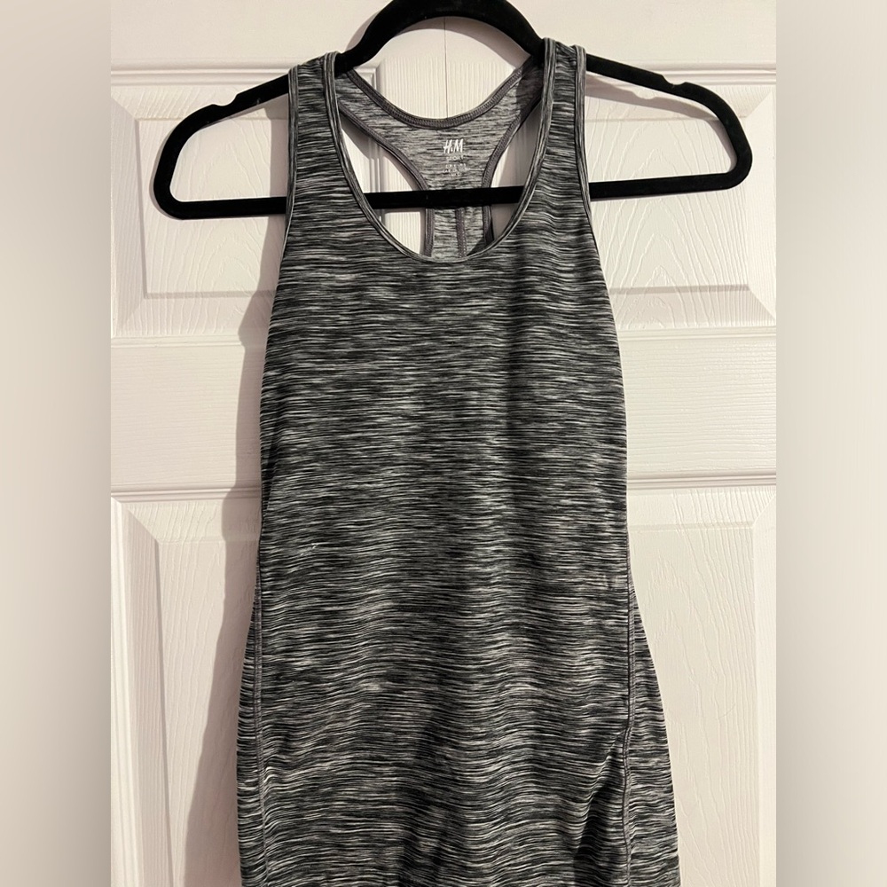 h&m workout top - size small
